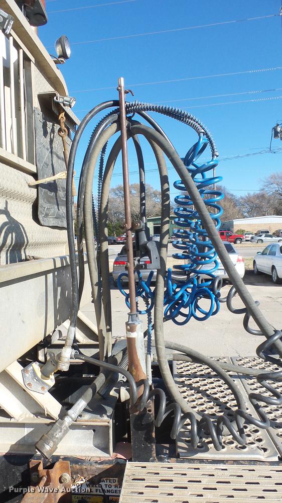 image for item DC1322 1998 Kenworth T800 semi truck