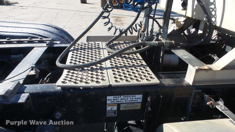 image for item DC1322 1998 Kenworth T800 semi truck