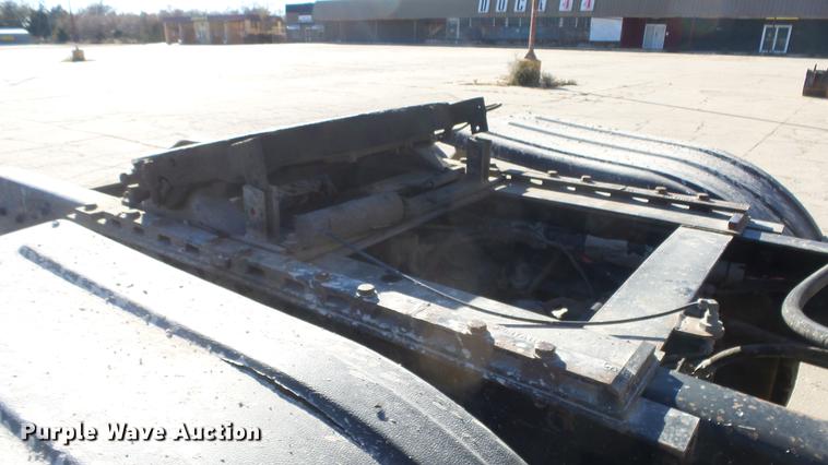 image for item DC1322 1998 Kenworth T800 semi truck