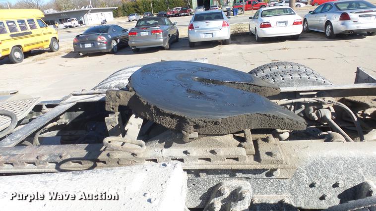 image for item DC1322 1998 Kenworth T800 semi truck