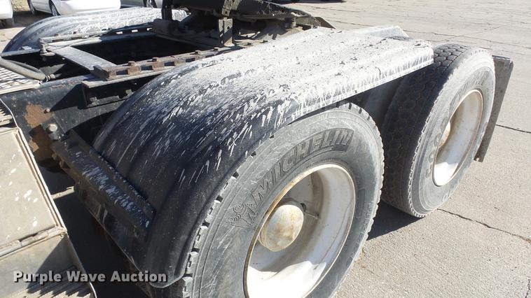 image for item DC1322 1998 Kenworth T800 semi truck