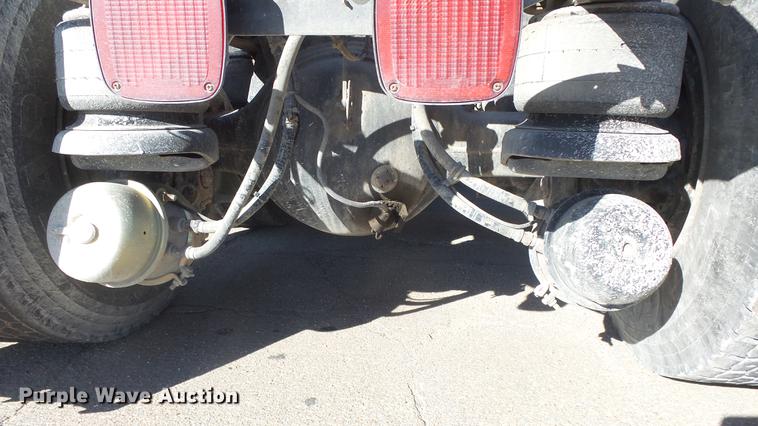 image for item DC1322 1998 Kenworth T800 semi truck