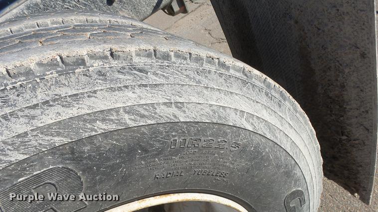 image for item DC1322 1998 Kenworth T800 semi truck