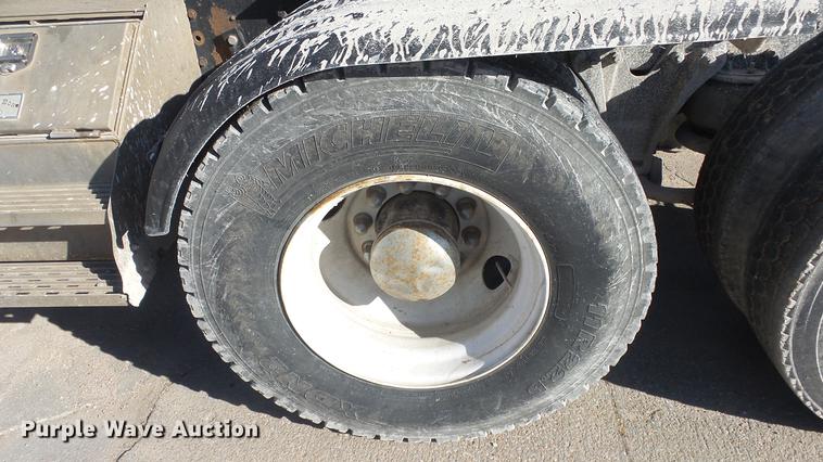 image for item DC1322 1998 Kenworth T800 semi truck