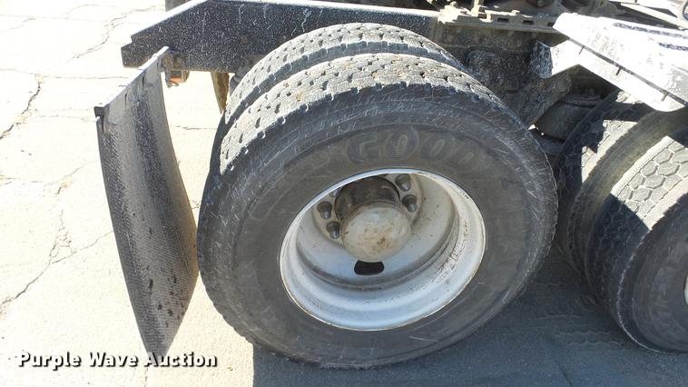 image for item DC1322 1998 Kenworth T800 semi truck