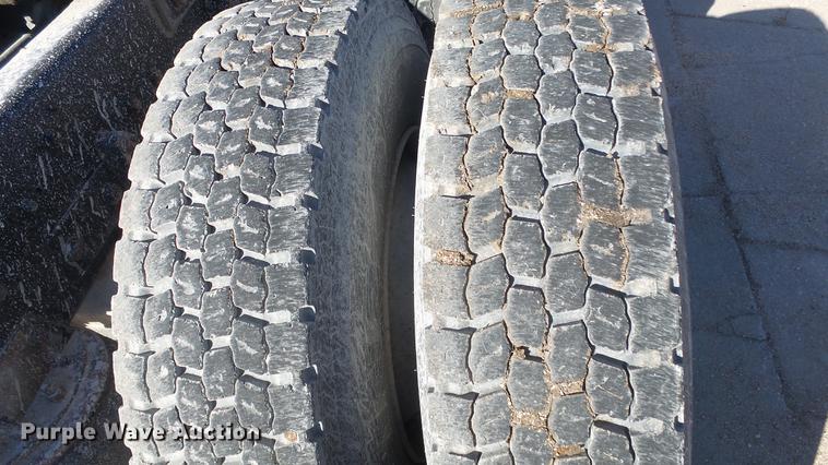 image for item DC1322 1998 Kenworth T800 semi truck