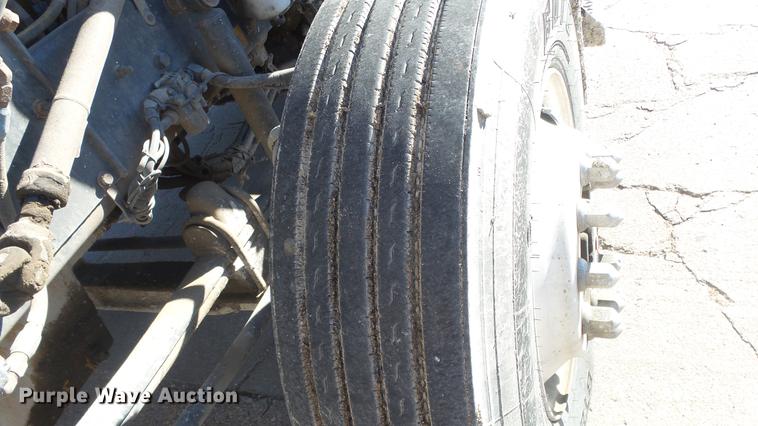 image for item DC1322 1998 Kenworth T800 semi truck