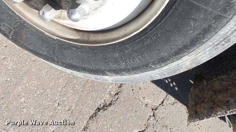 image for item DC1322 1998 Kenworth T800 semi truck