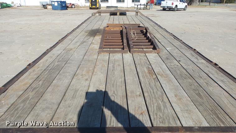 image for item DC1323 1992 Gold equipment trailer