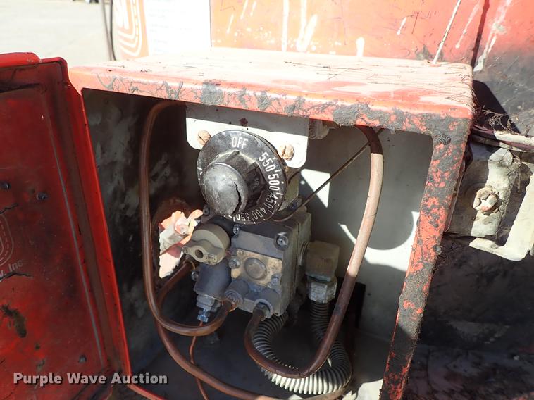 image for item DG2871 2001 Crafco EZ Pour melter/applicator