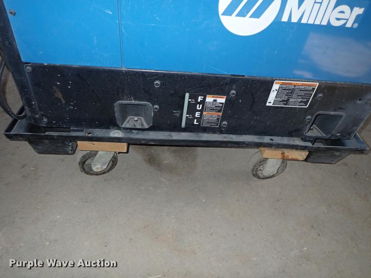 image for item EM9333 Miller Bobcat 250 welder/generator