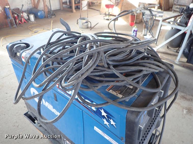 image for item EM9333 Miller Bobcat 250 welder/generator