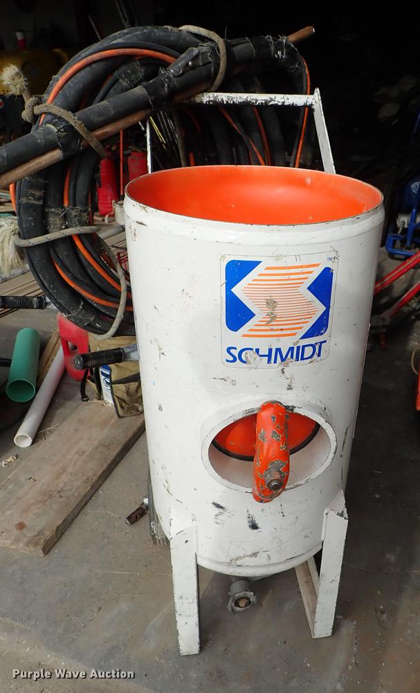 Schmidt 3.5CF sandblaster in Newton, KS Item EM9367 sold Purple Wave