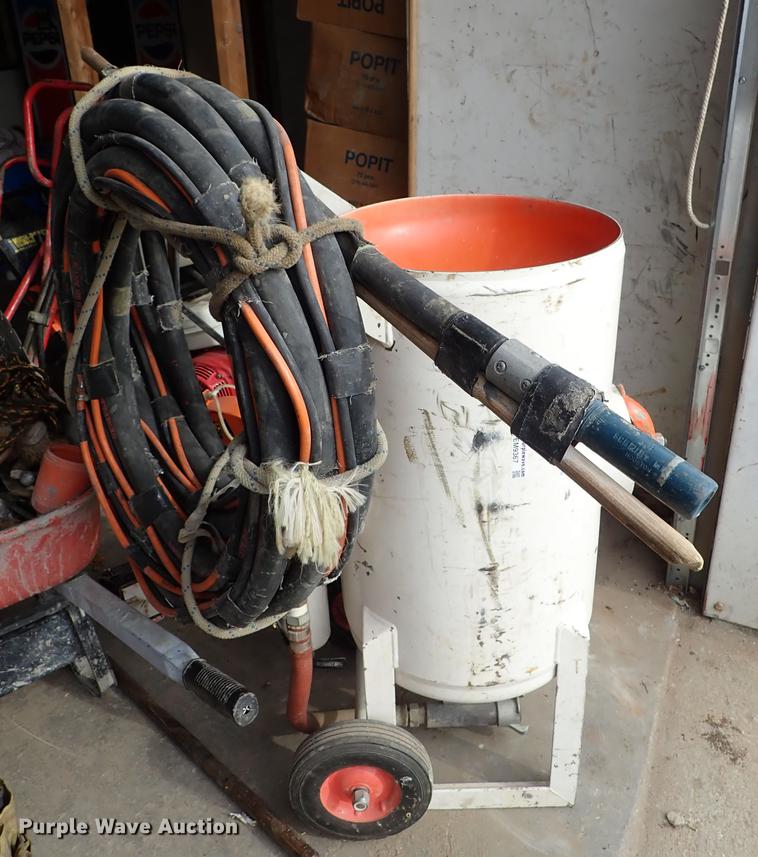 Schmidt 3.5CF sandblaster in Newton, KS Item EM9367 sold Purple Wave