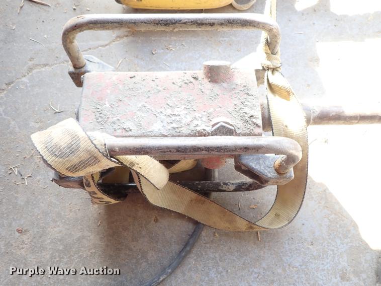 image for item FI9431 (4) concrete vibrator whips