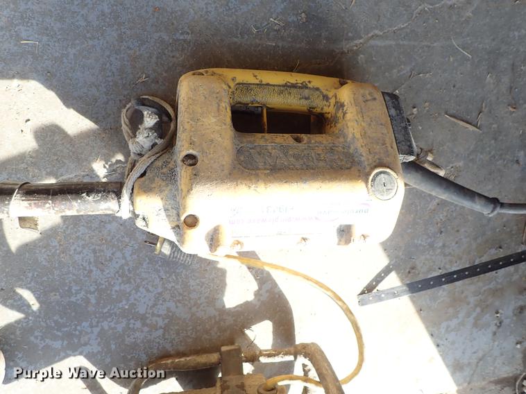 image for item FI9431 (4) concrete vibrator whips