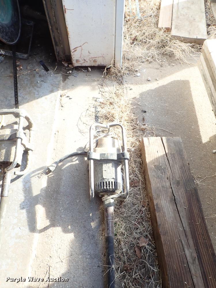 image for item FI9431 (4) concrete vibrator whips