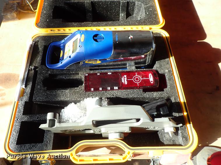 image for item FI9438 Spectra DG711 pipe laser