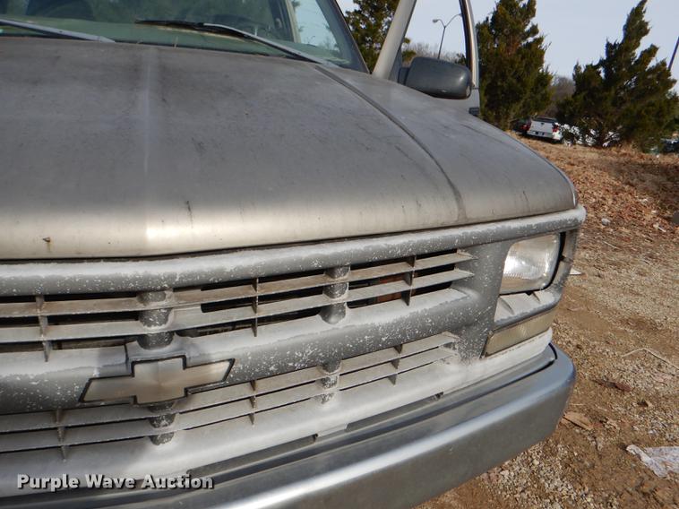 image for item DD8982 1998 Chevrolet 1500 pickup truck