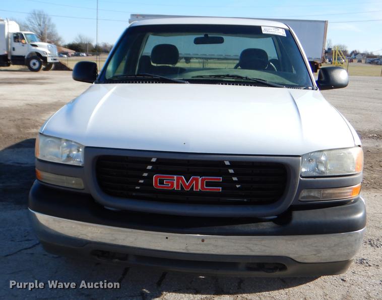image for item DD8989 2000 GMC Sierra 1500 pickup truck