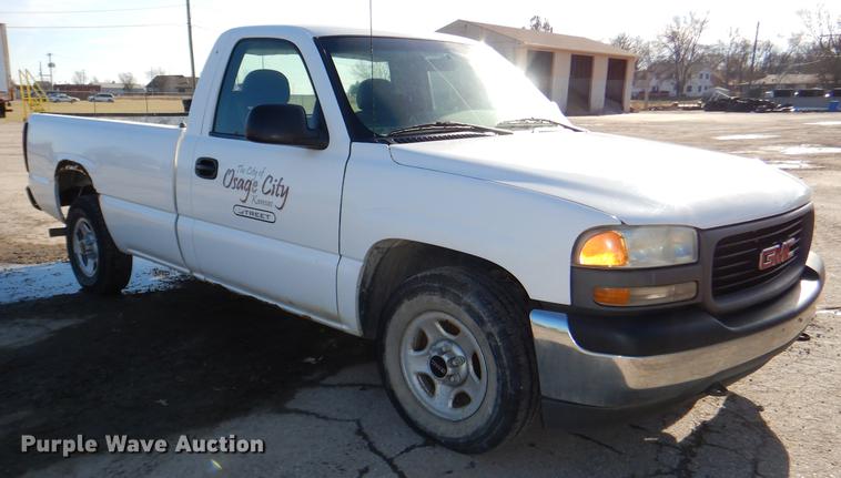 image for item DD8989 2000 GMC Sierra 1500 pickup truck
