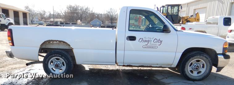image for item DD8989 2000 GMC Sierra 1500 pickup truck