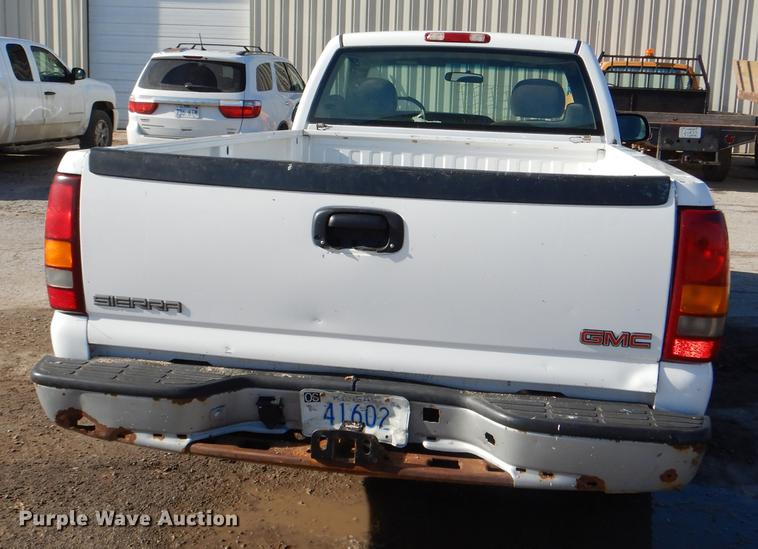 image for item DD8989 2000 GMC Sierra 1500 pickup truck