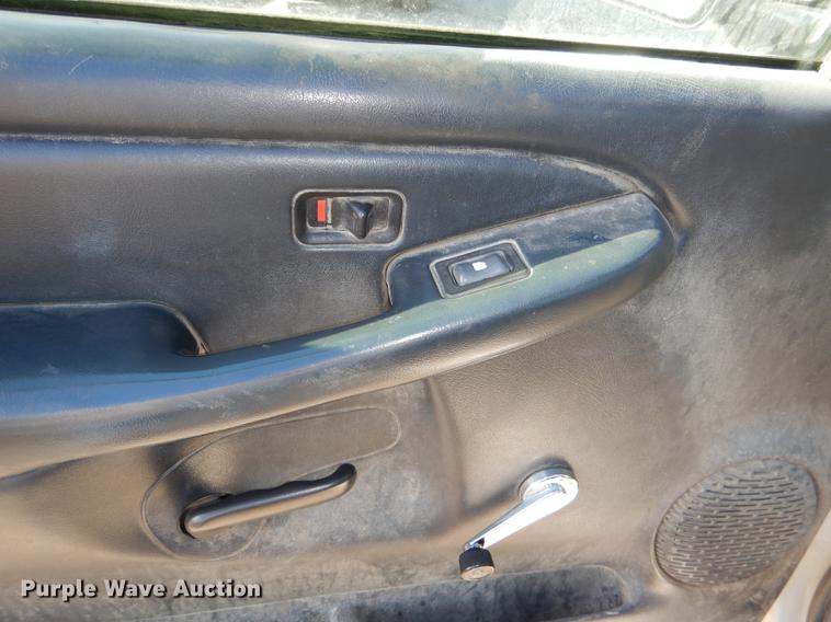 image for item DD8989 2000 GMC Sierra 1500 pickup truck