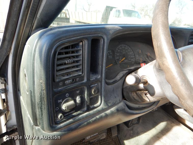 image for item DD8989 2000 GMC Sierra 1500 pickup truck