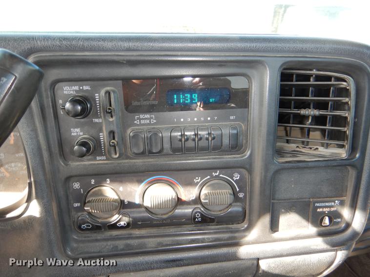 image for item DD8989 2000 GMC Sierra 1500 pickup truck