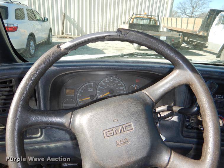 image for item DD8989 2000 GMC Sierra 1500 pickup truck
