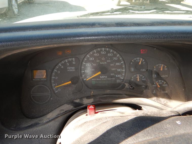 image for item DD8989 2000 GMC Sierra 1500 pickup truck