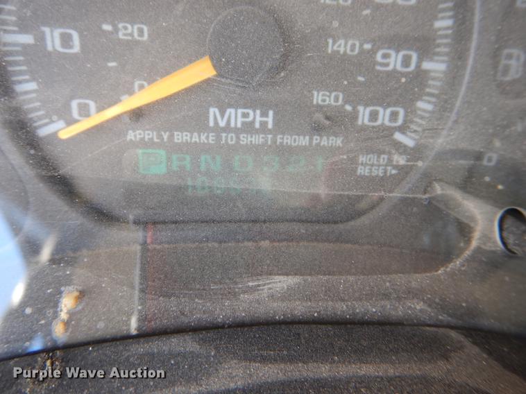 image for item DD8989 2000 GMC Sierra 1500 pickup truck