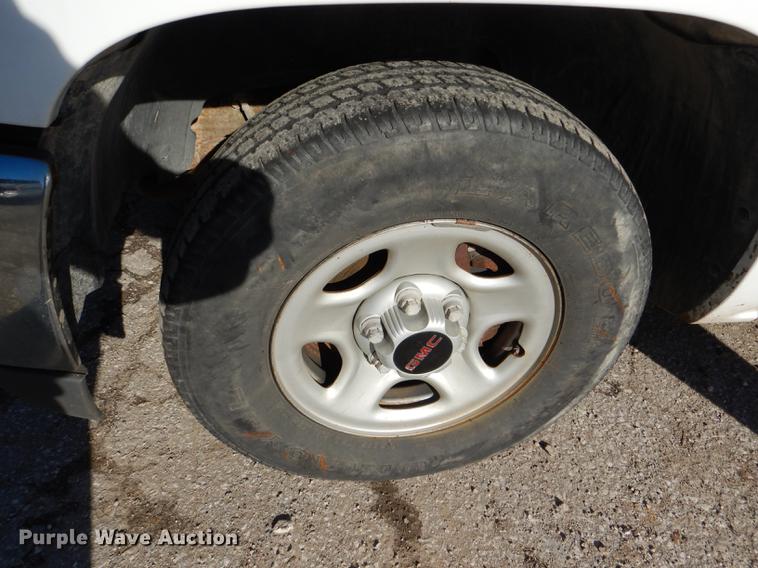 image for item DD8989 2000 GMC Sierra 1500 pickup truck