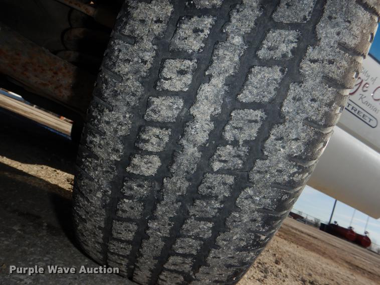 image for item DD8989 2000 GMC Sierra 1500 pickup truck