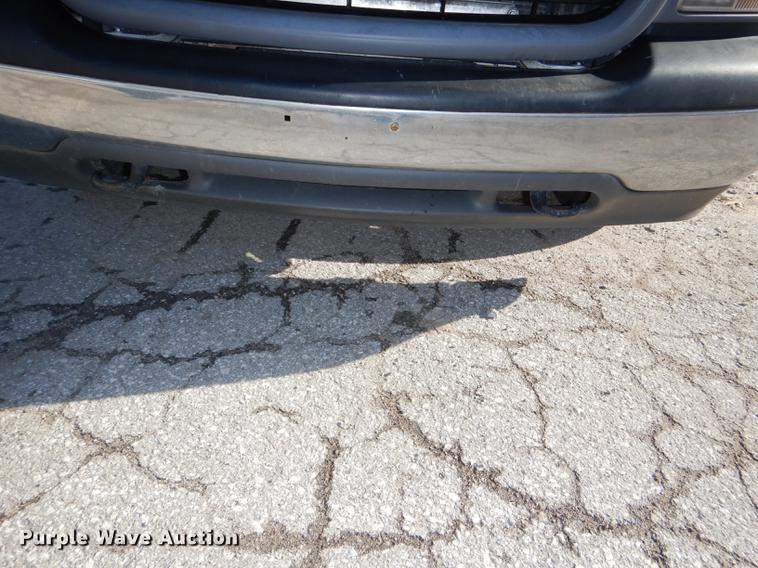 image for item DD8989 2000 GMC Sierra 1500 pickup truck