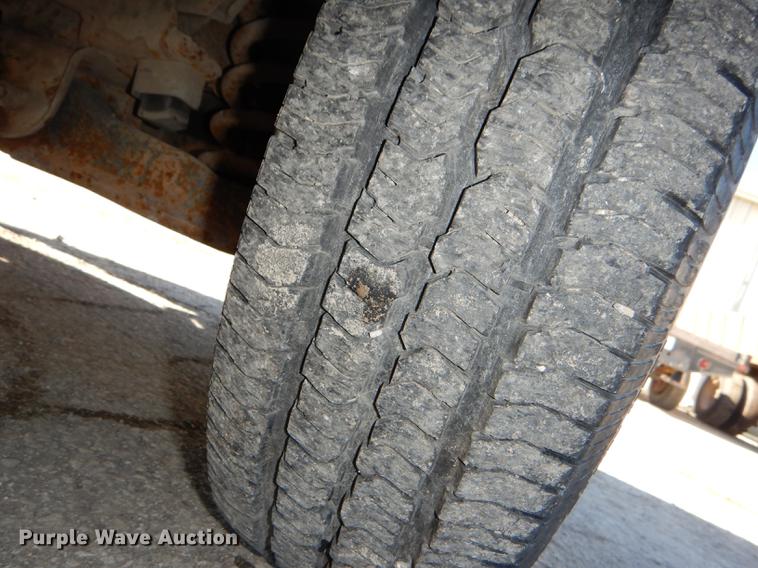 image for item DD8989 2000 GMC Sierra 1500 pickup truck