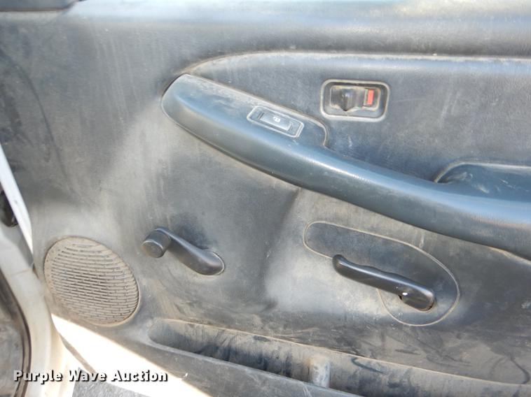 image for item DD8989 2000 GMC Sierra 1500 pickup truck