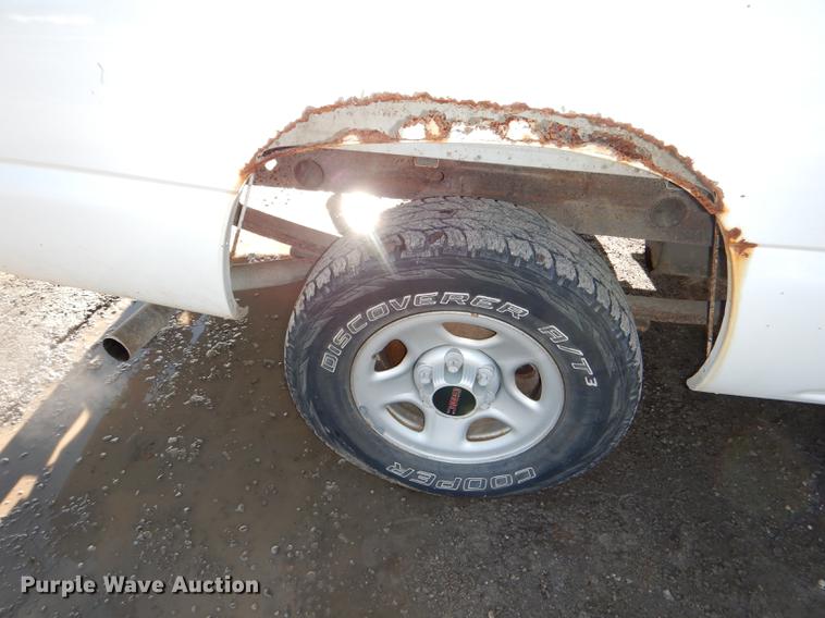 image for item DD8989 2000 GMC Sierra 1500 pickup truck