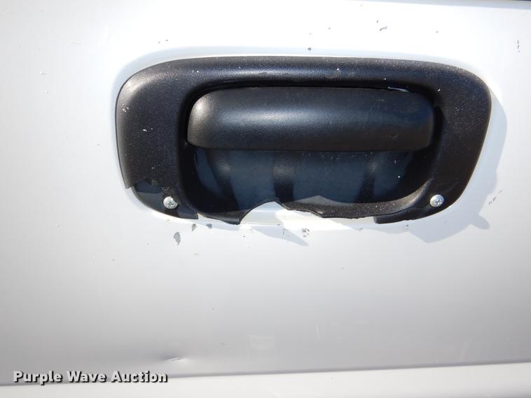 image for item DD8989 2000 GMC Sierra 1500 pickup truck