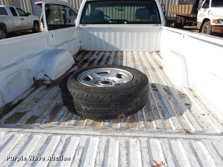 image for item DD8989 2000 GMC Sierra 1500 pickup truck