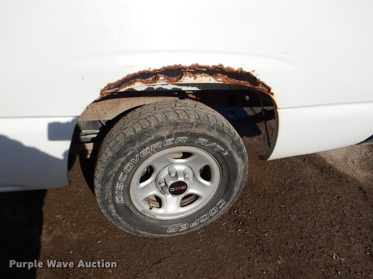 image for item DD8989 2000 GMC Sierra 1500 pickup truck