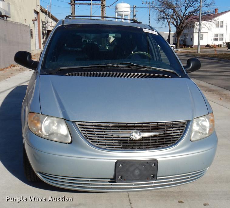 image for item DD8990 2001 Chrysler Town & Country LX van