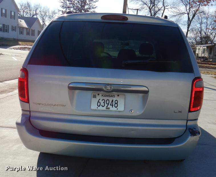 image for item DD8990 2001 Chrysler Town & Country LX van