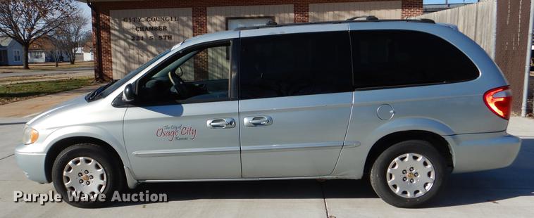 image for item DD8990 2001 Chrysler Town & Country LX van