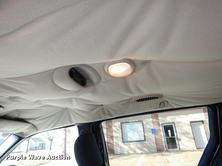 image for item DD8990 2001 Chrysler Town & Country LX van