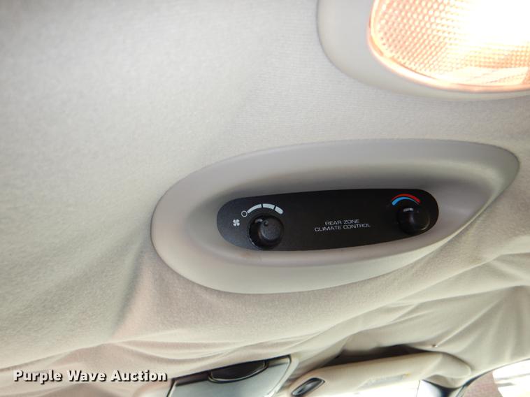 image for item DD8990 2001 Chrysler Town & Country LX van