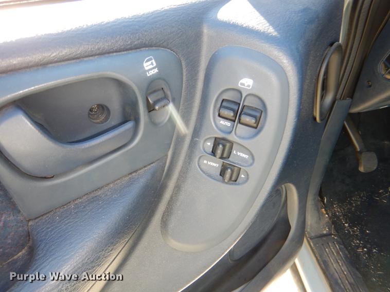 image for item DD8990 2001 Chrysler Town & Country LX van