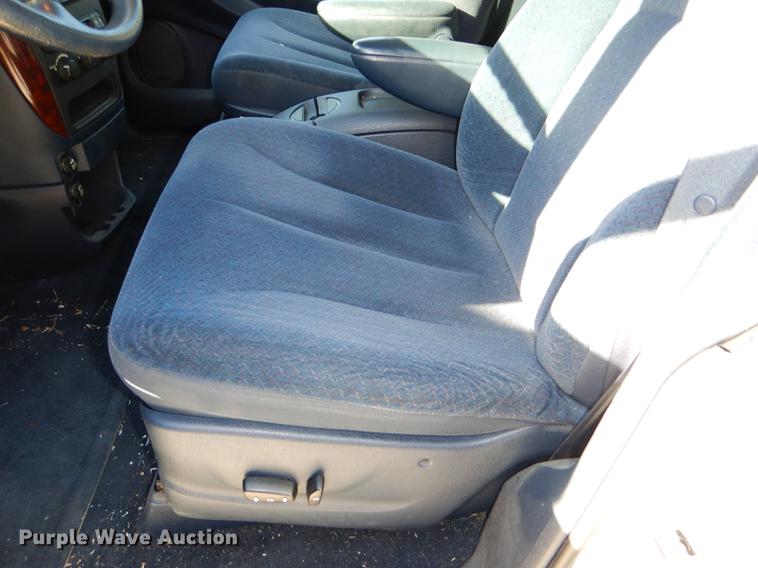image for item DD8990 2001 Chrysler Town & Country LX van