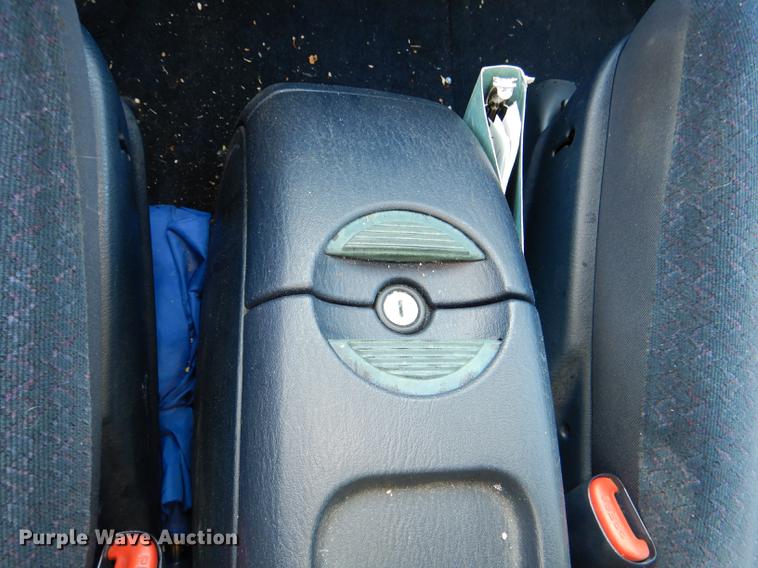 image for item DD8990 2001 Chrysler Town & Country LX van